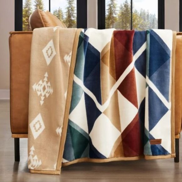 Pendleton Reversible Plush Throw Serrado - Picture 1 of 2